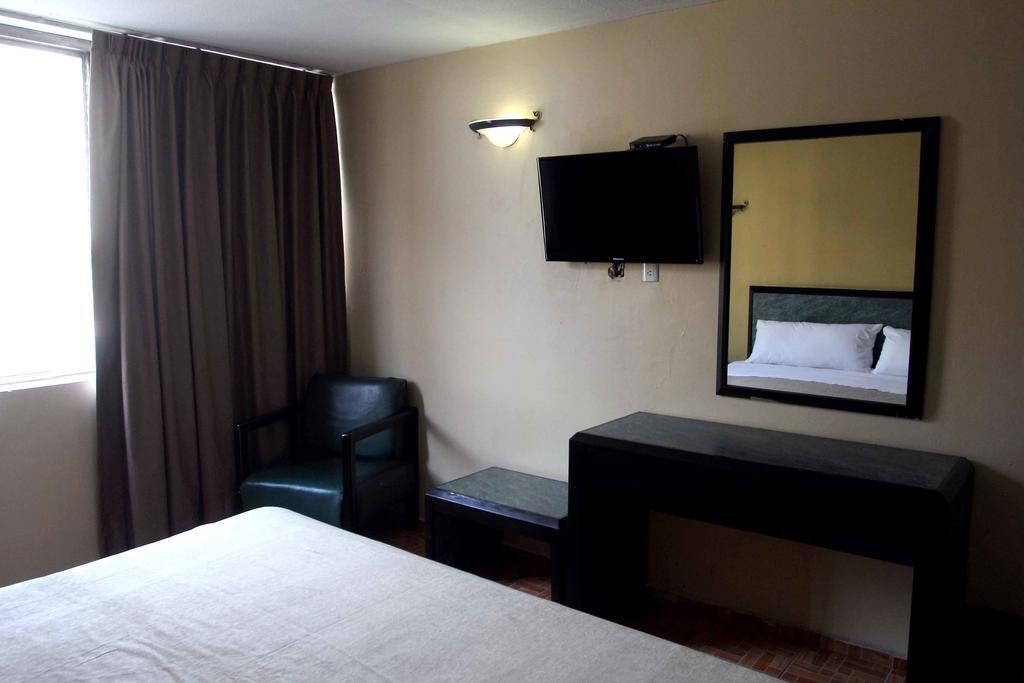 Hotel Universo Γκουανταλαχάρα Δωμάτιο φωτογραφία