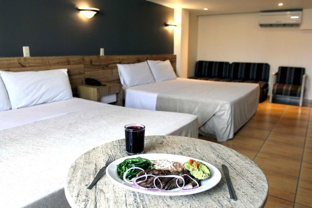 Hotel Universo Γκουανταλαχάρα Δωμάτιο φωτογραφία