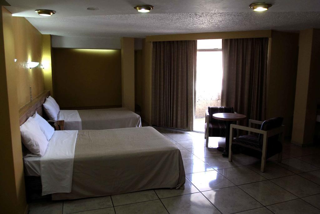 Hotel Universo Γκουανταλαχάρα Δωμάτιο φωτογραφία